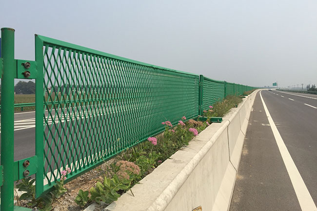 巨人公司桥梁防抛网：助力河北高速桥梁防护与承重矛盾