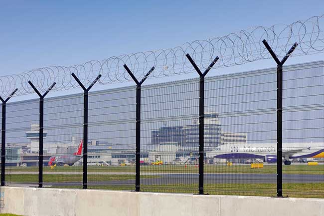 巨人公司机场护栏网：守护北京机场交通枢纽安全