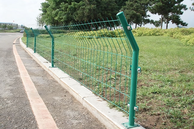 双边丝护栏网效果图 双边丝护栏网效果图