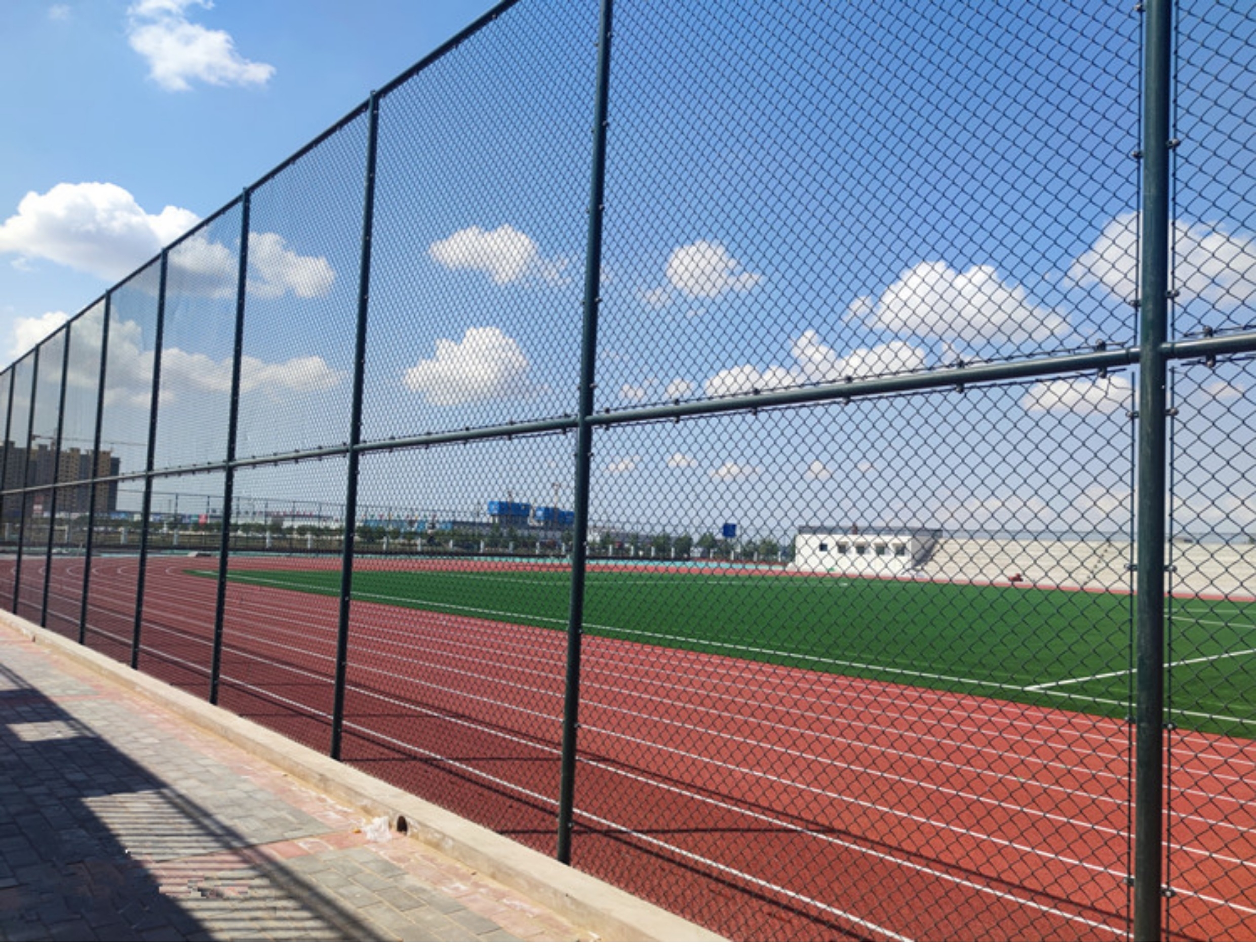 广东省深圳某国际学校足球场围网工程